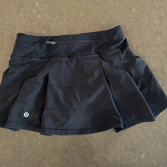 Lululemon Pace Rival Skirt in black. Size 2. - Picture 2 of 4